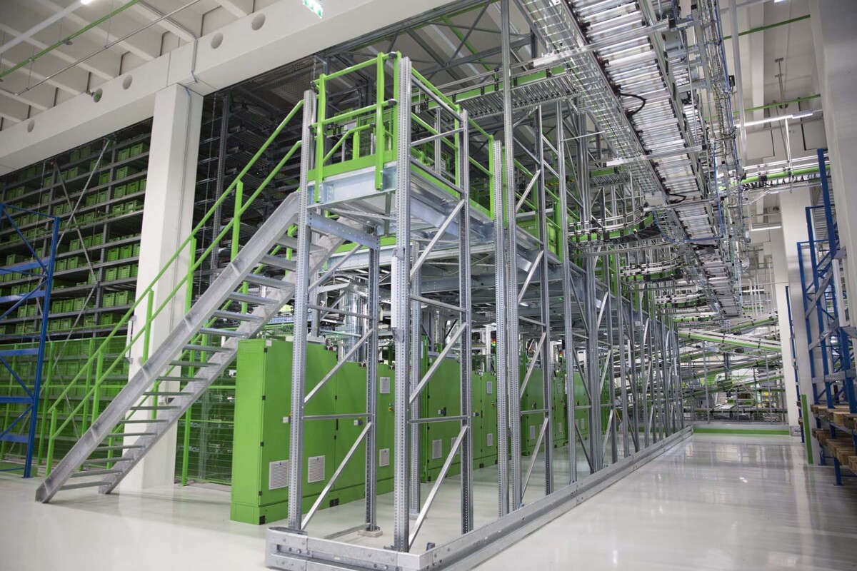 Совалка-Складова система-Консолидиране на контейнери