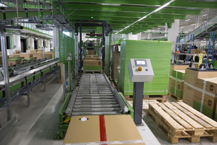 Автоматична линия за опаковане на палети